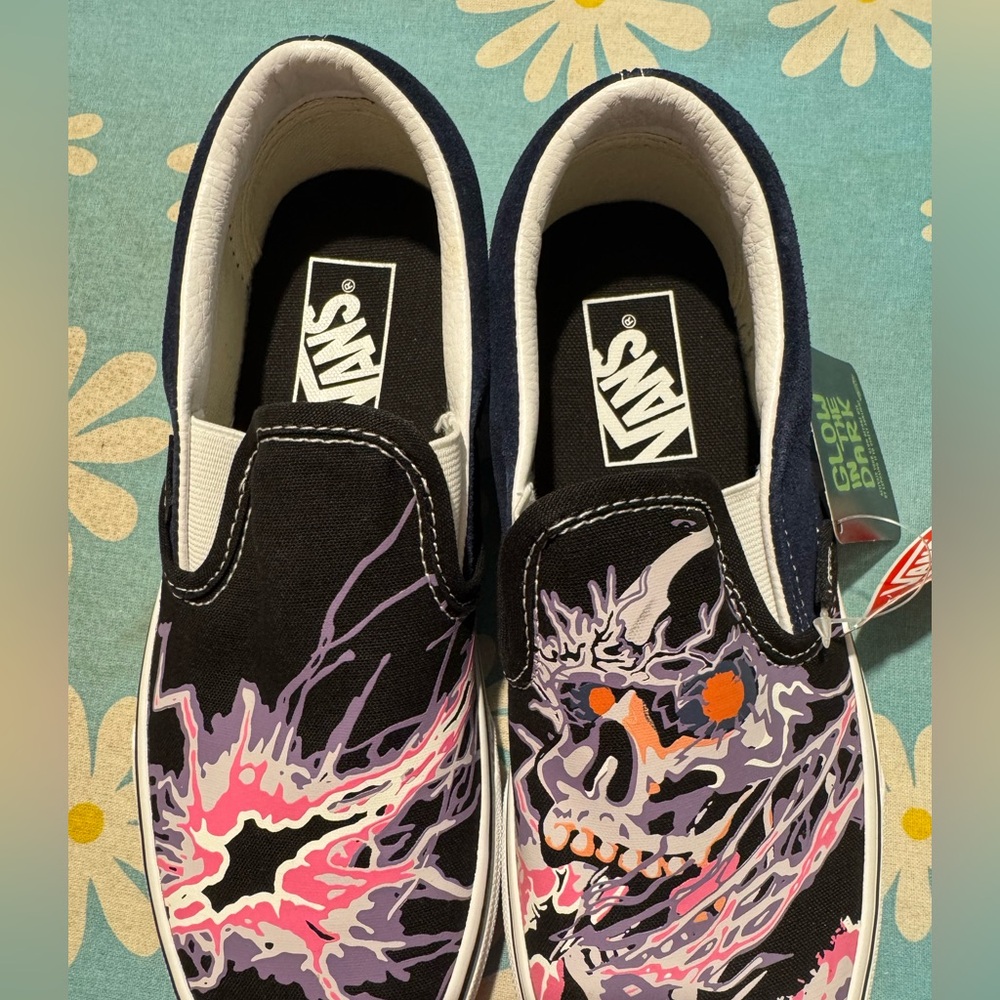 Vans Glow-In-The-Dark Classic Slip-On - Picture 11 of 12
